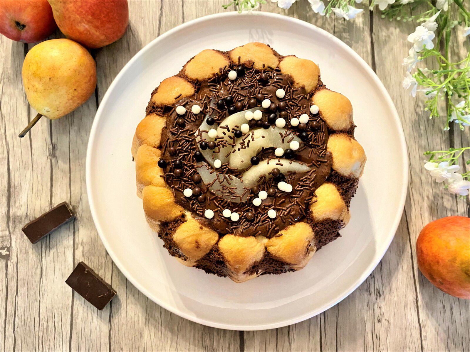 Charlotte au chocolat et poires