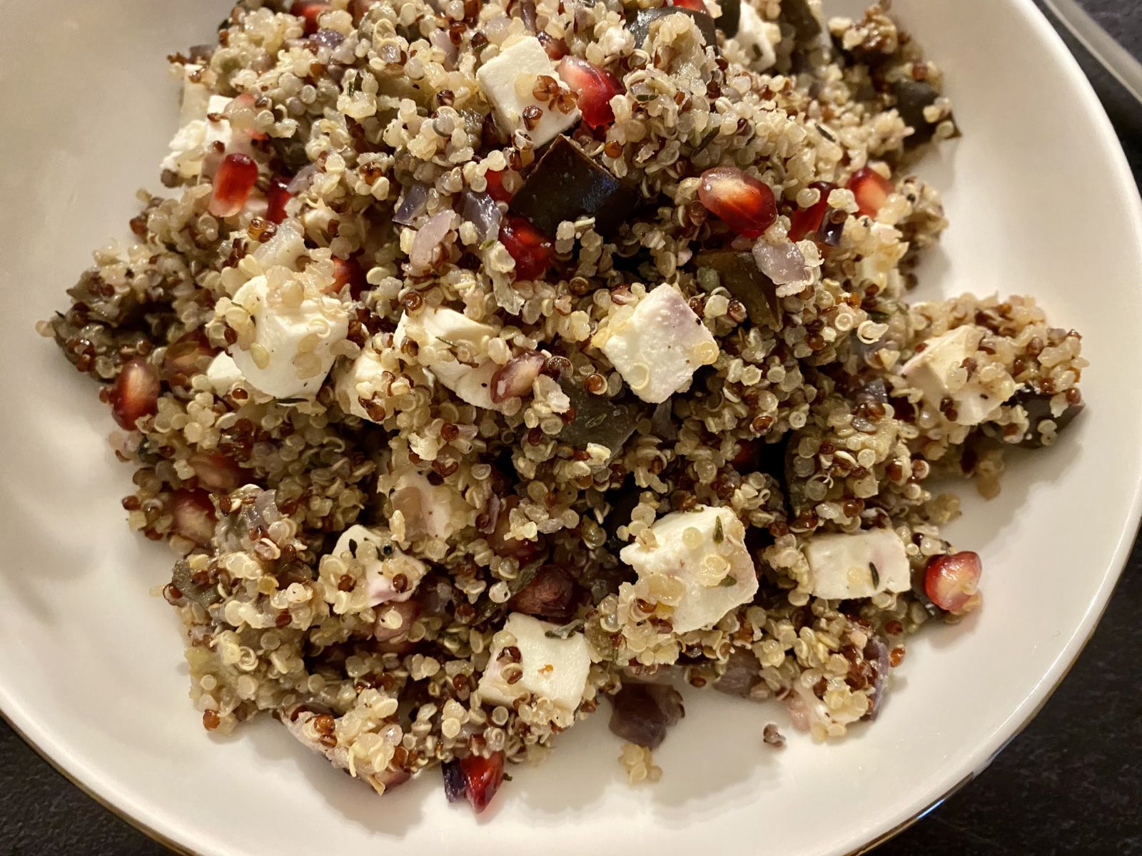 Salade de quinoa aux aubergines et à la feta