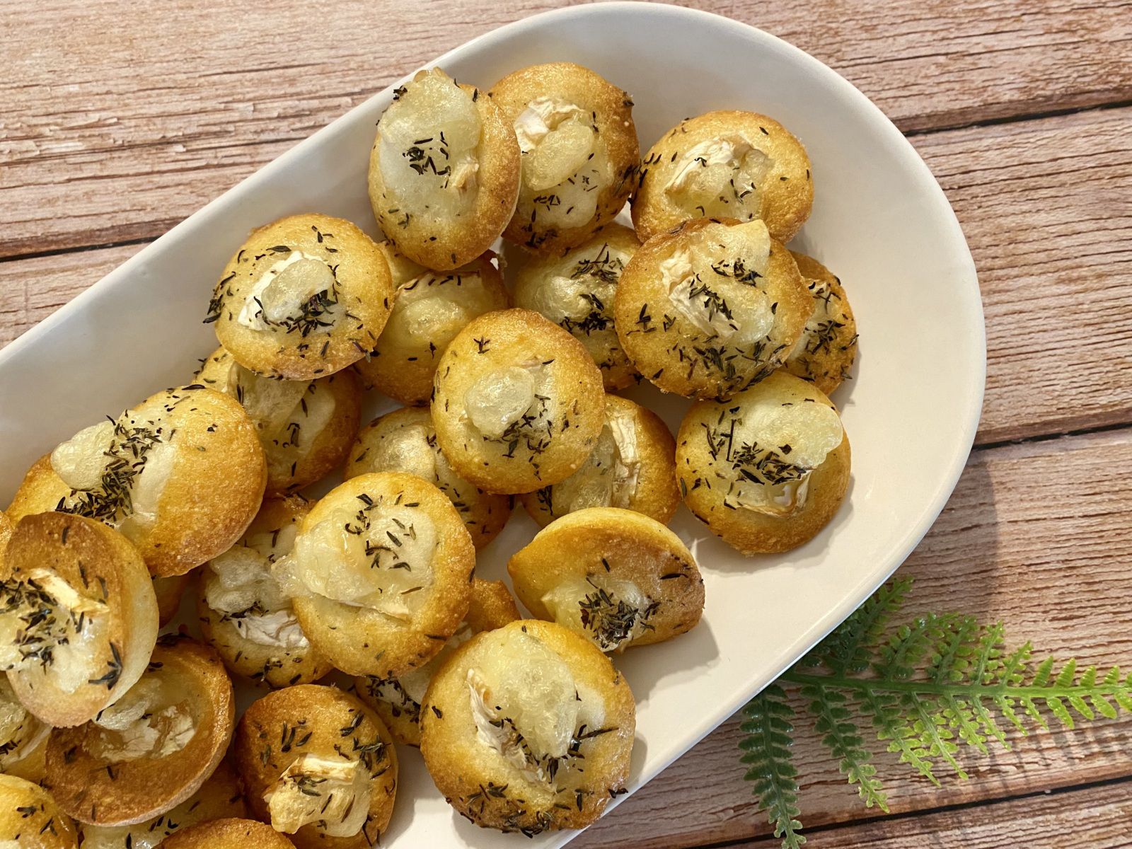 Financiers salés au chèvre, miel et thym