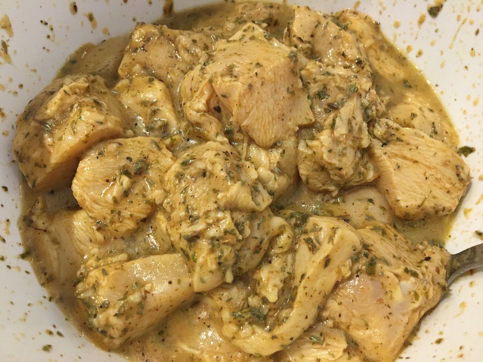 Brochettes de poulet mariné au citron, ail, épices