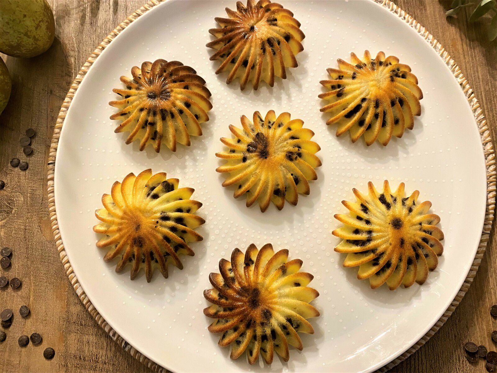 Moelleux au fromage blanc, poires et pépites de chocolat