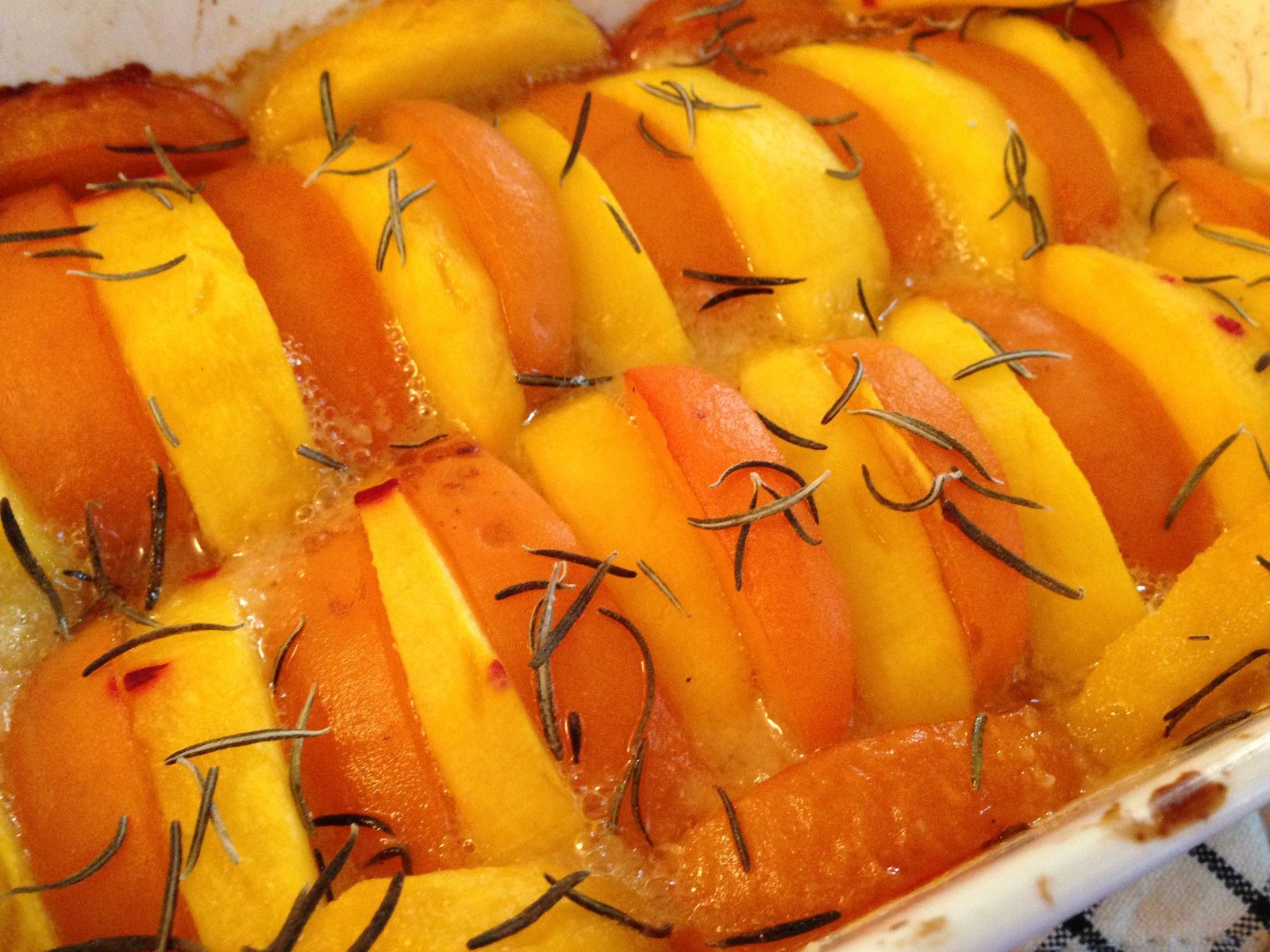 Tian d'abricots et de pêches à la crème d'amande