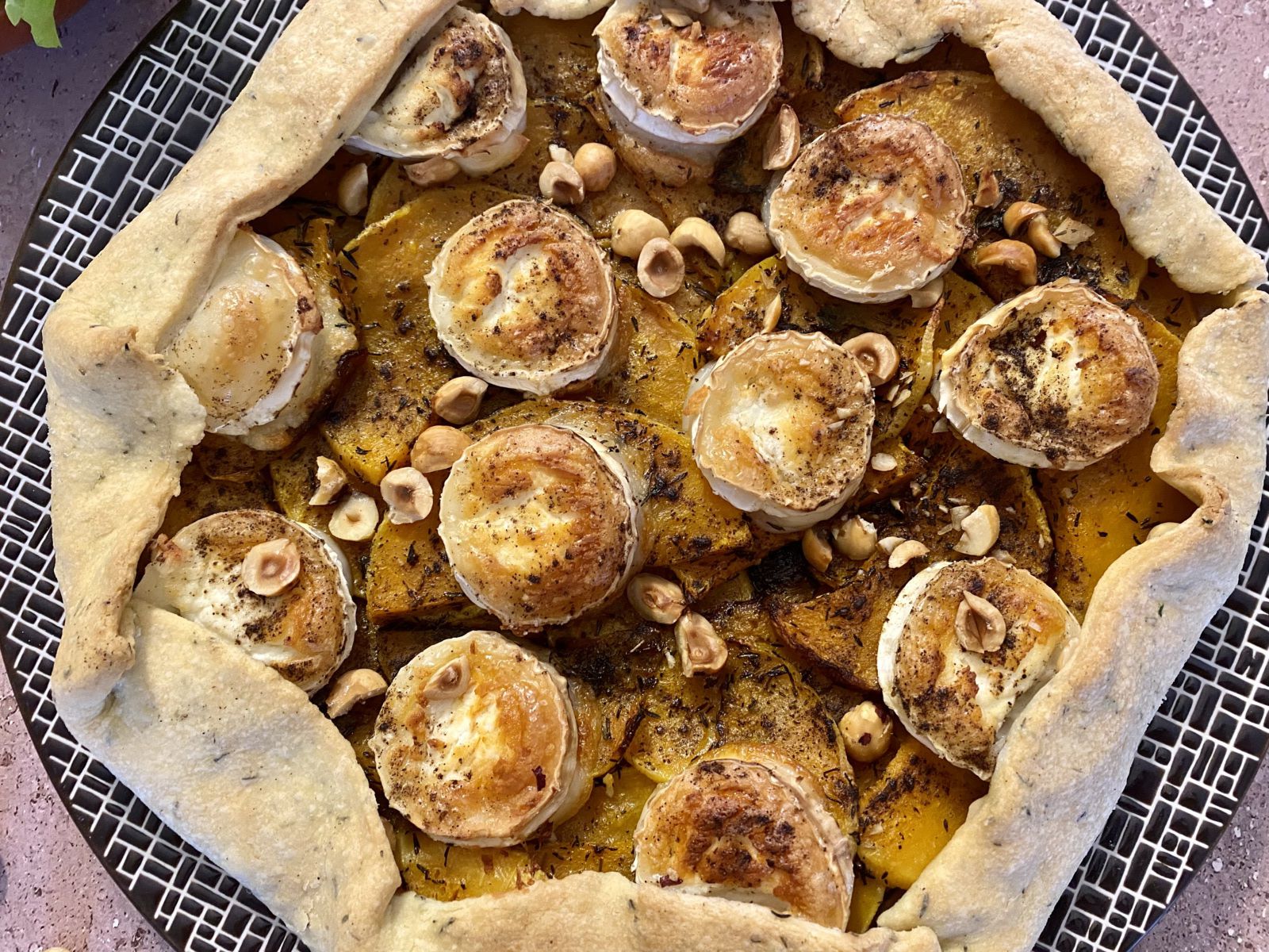 Tarte rustique courge butternut, chèvre et thym