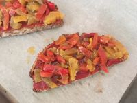 Bruschetta aux poivrons grillés et mozzarella