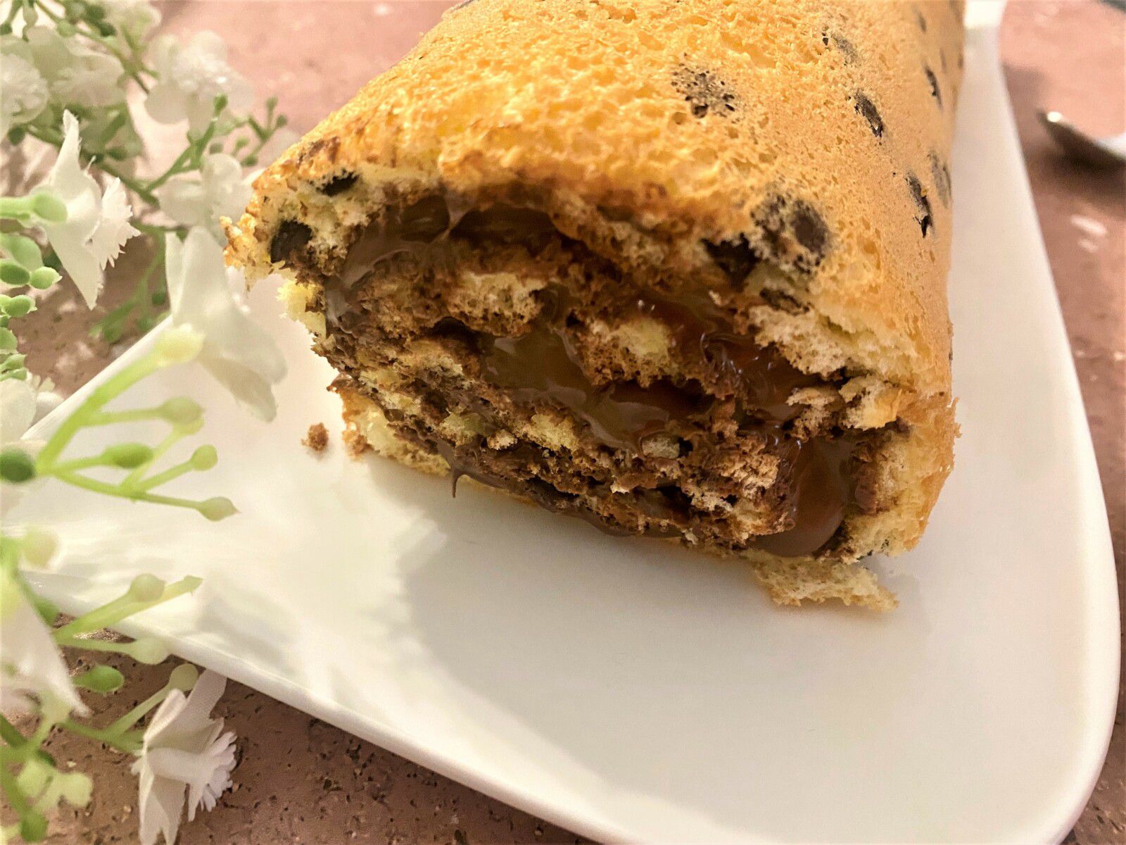 Gâteau roulé aux pépites de chocolat, fourré Nutella