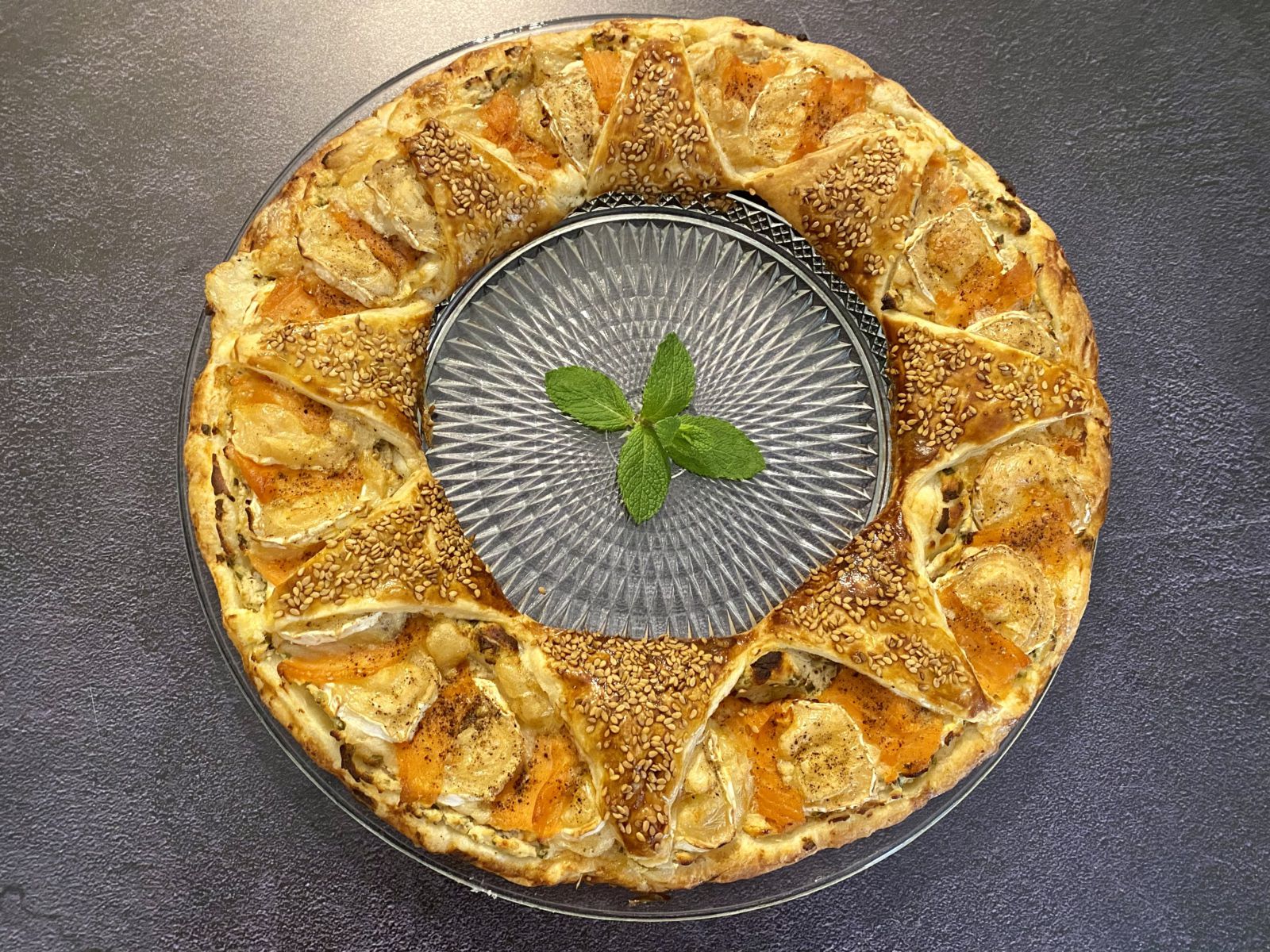 Couronne feuilletée au chèvre et au saumon fumé
