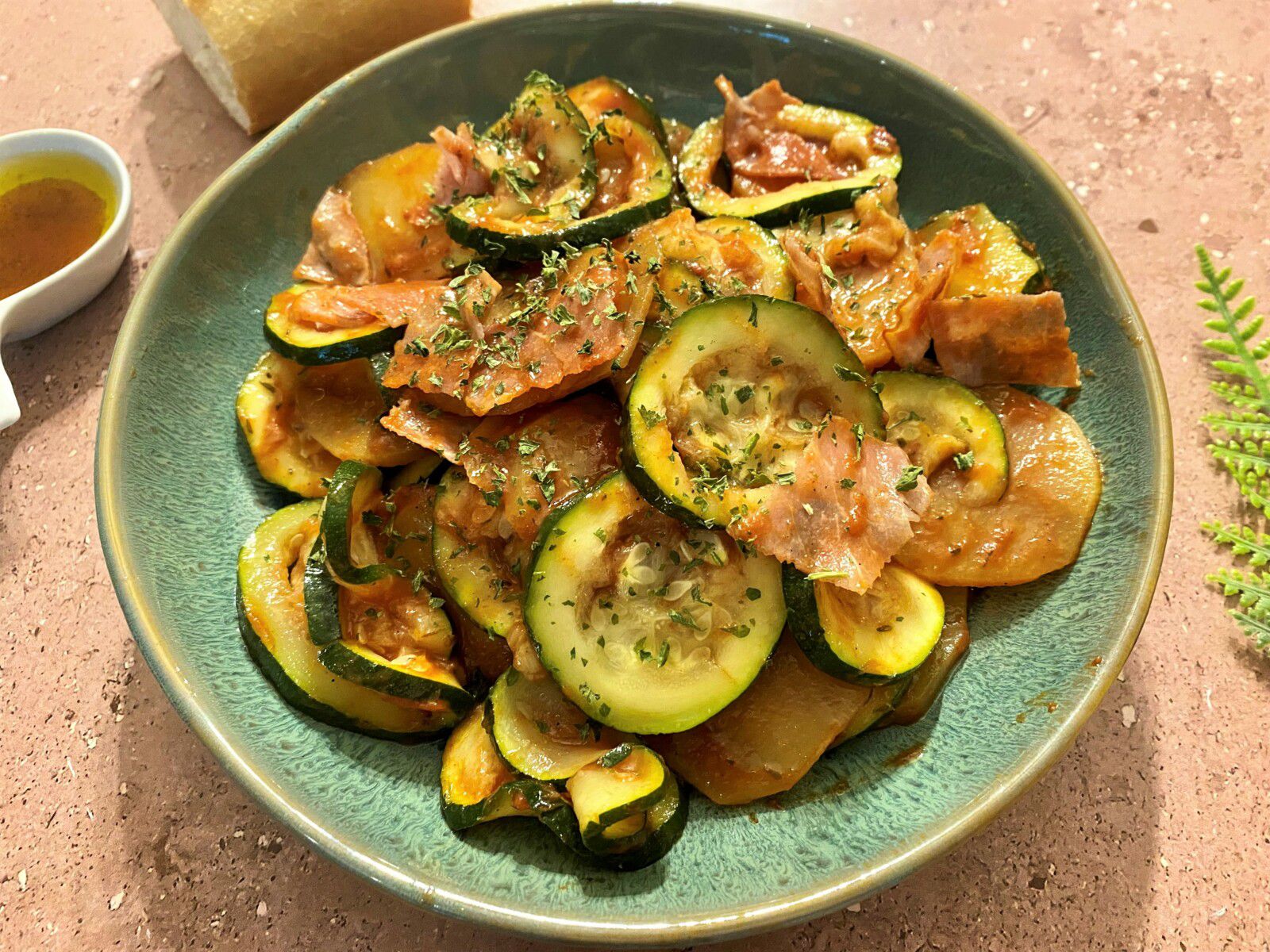 Salade de pommes de terre, courgette et bacon