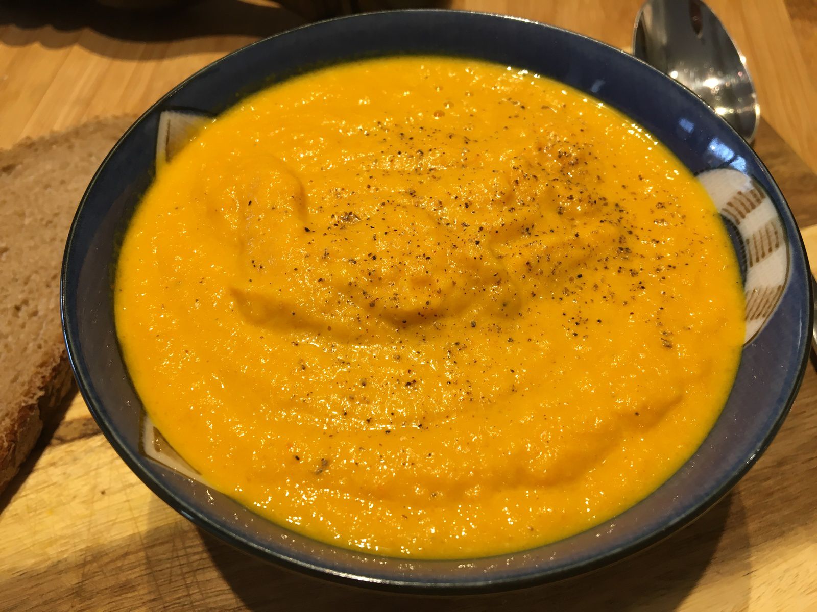 Velouté de carottes au St Môret et au cumin