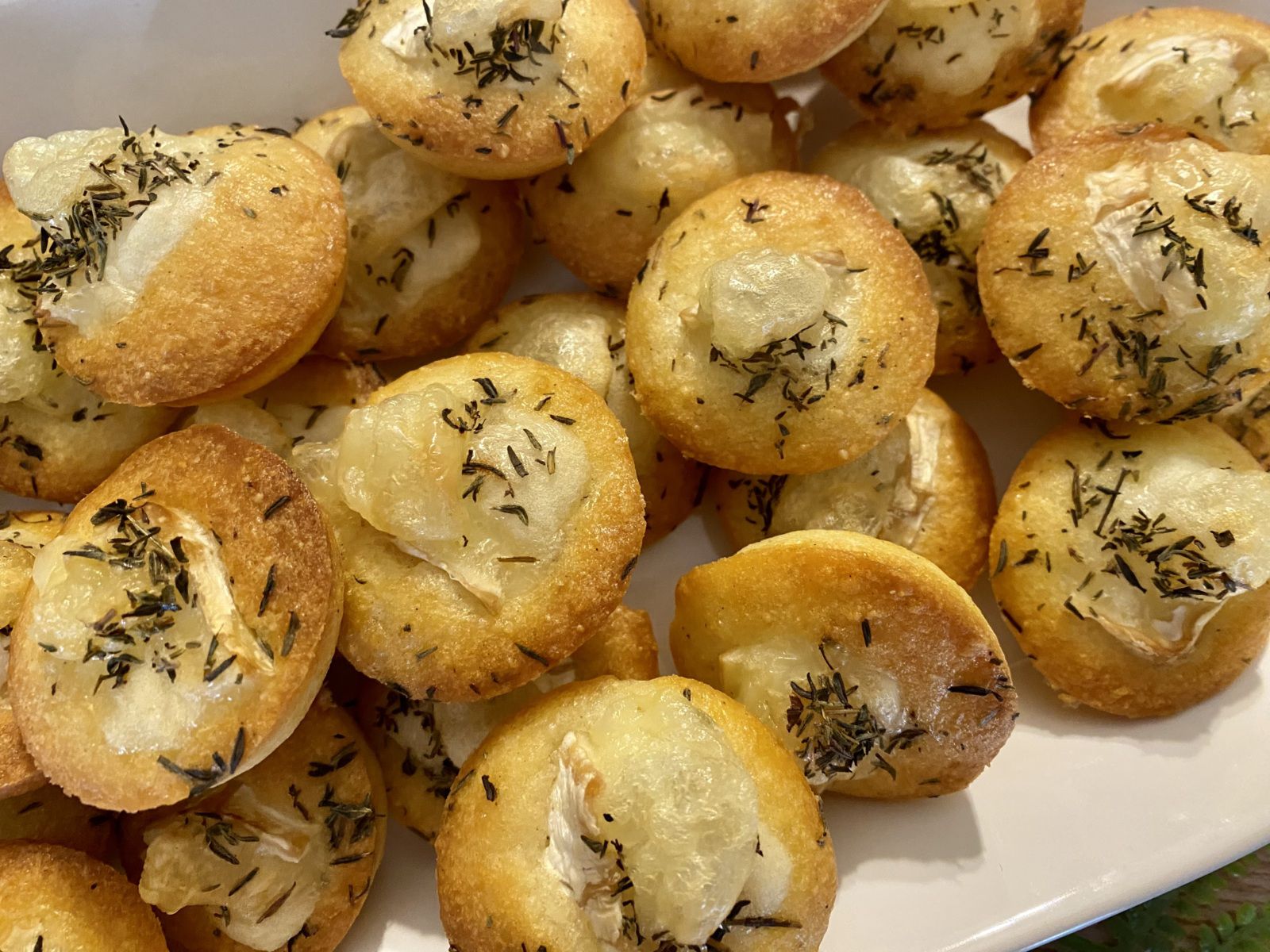Financiers salés au chèvre, miel et thym