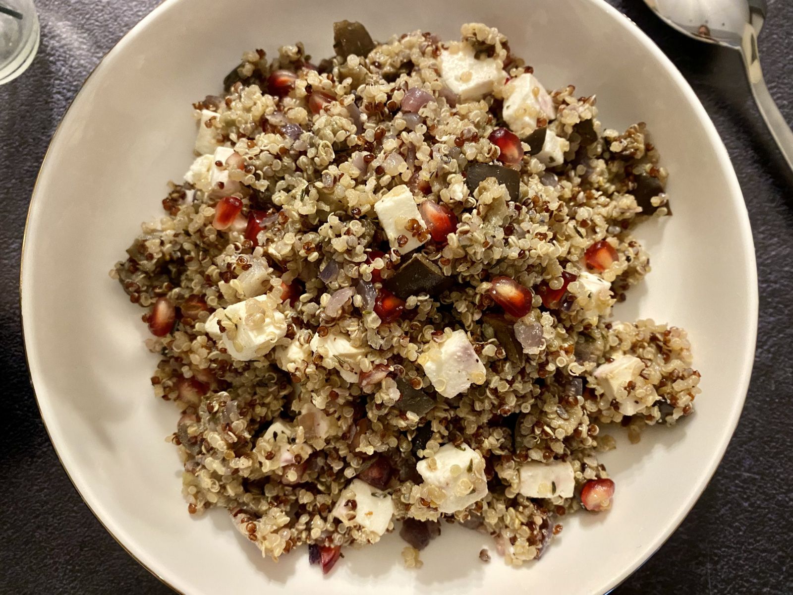 Salade de quinoa aux aubergines et à la feta