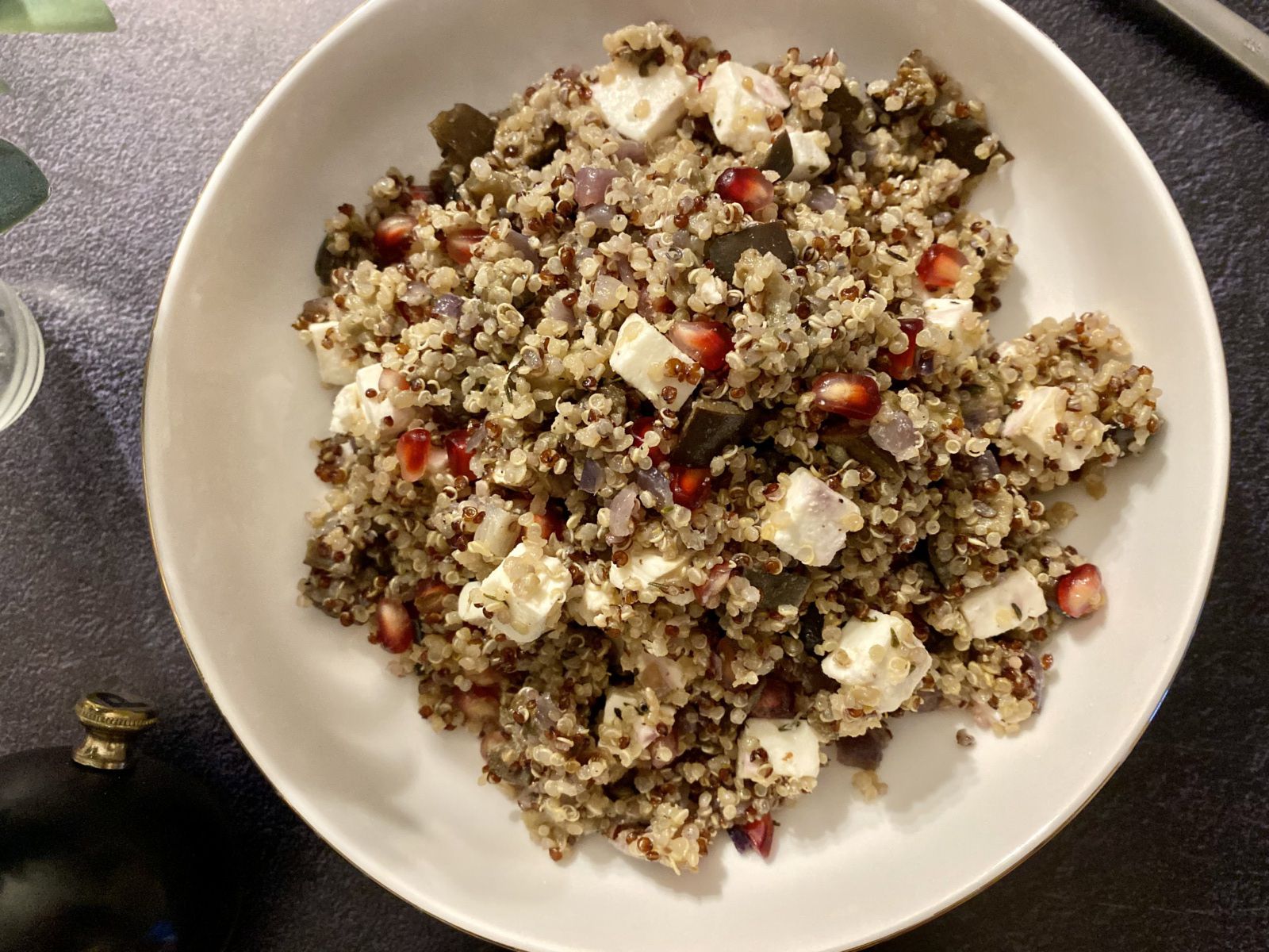 Salade de quinoa aux aubergines et à la feta