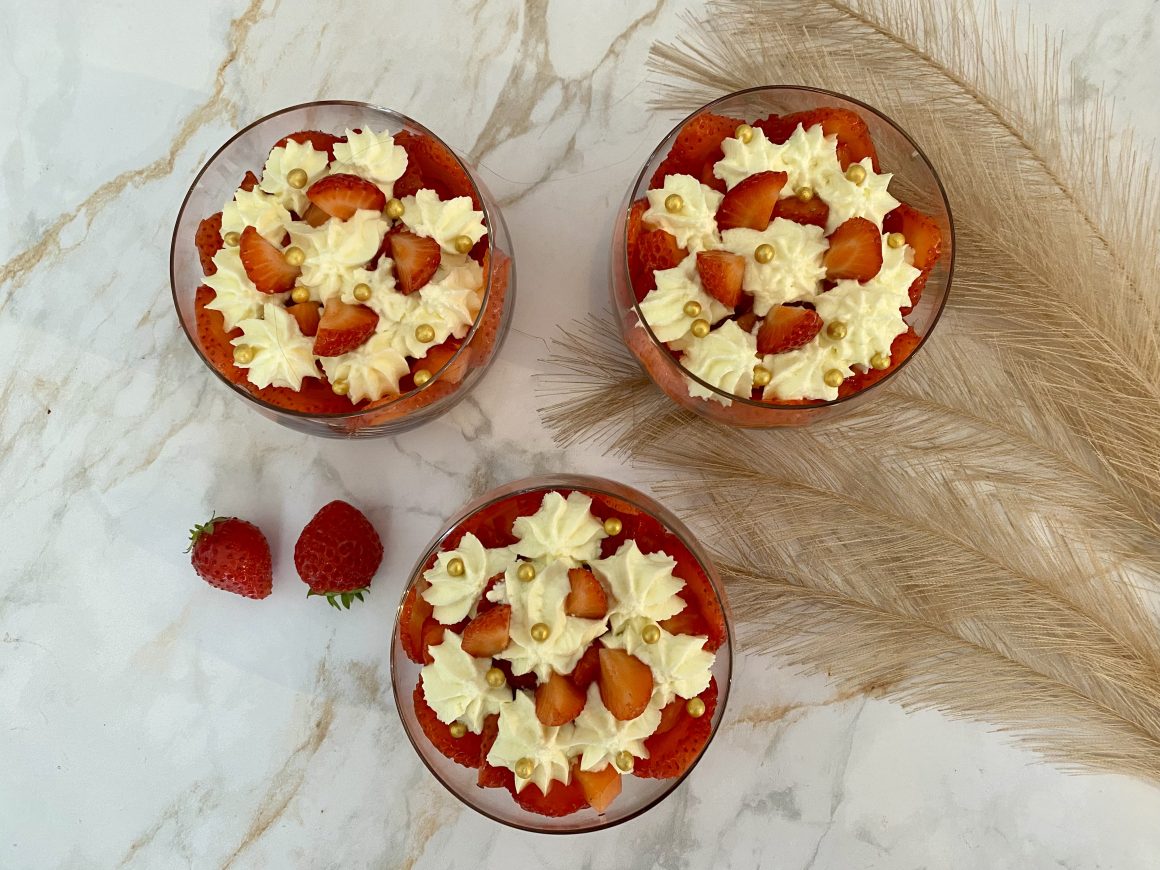 Verrine fraises et crème mascarpone citronnée'''